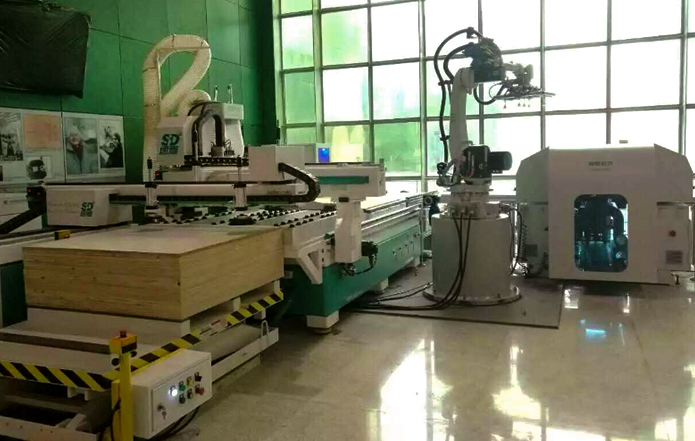 1.專業(yè)板式開料打孔設備生產13年